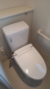 (＾ω＾)/便座部分に不具合が起きてしまったアラウーノからタンク付きトイレへの交換工事