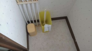 トイレの壁壊して拡張してきました。