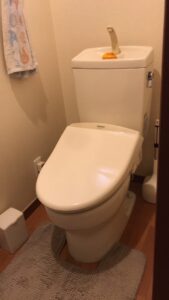 トイレ交換工事　before→after