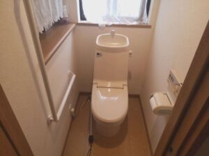 トイレ交換工事　before→after