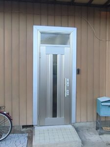 前橋市で玄関斫り工法での工事をしました。