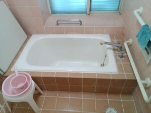 浴室に手すりをつけて、安全にお風呂へ入りましょう♪