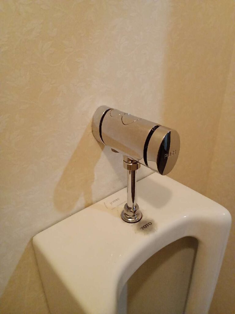 小便器のフラッシュバルブ交換も承ります！