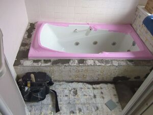 前橋市で浴室タイル部分張替工事です。