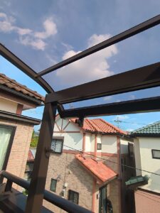 前橋市で2階ベランダにテラス取付工事です。