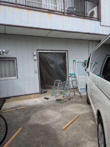 前橋市で店舗引き戸交換工事です。