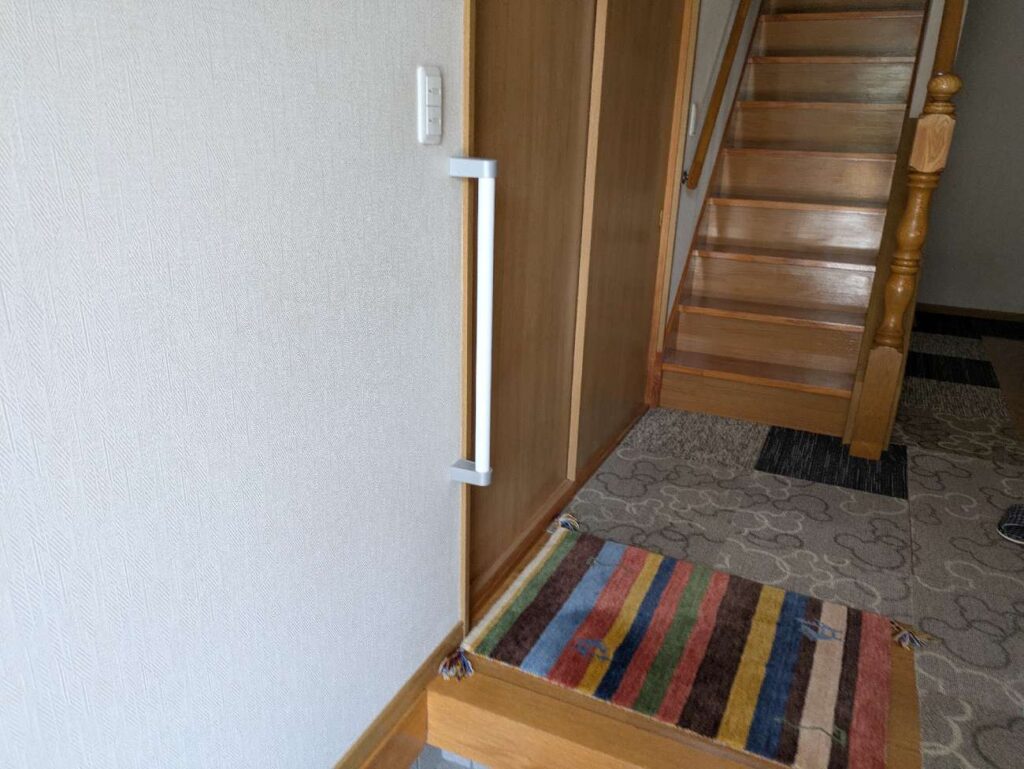 前橋市で廊下手すり新設工事｜リクシル手すりで安心・安全な動線に