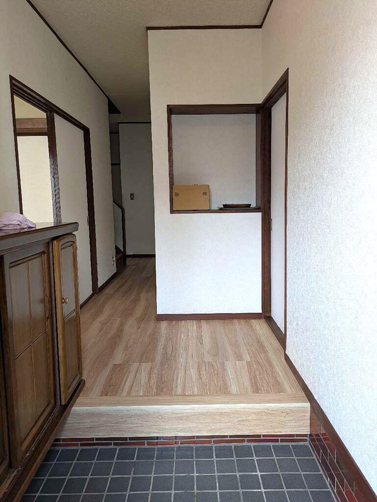 【前橋市】玄関ホール内装工事｜大建工業MYフロアーで明るく上質な空間へ