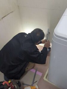 渋川市で洗面化粧台交換です。