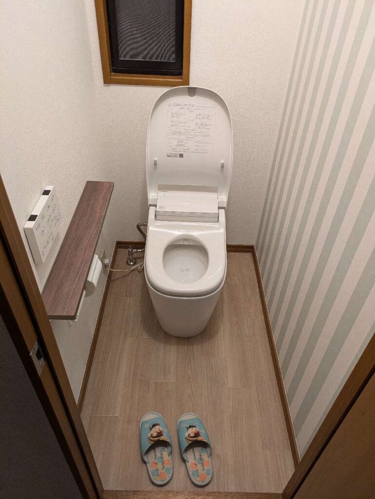 アラウーノS160トイレ交換と手すり設置（壁補強込）の事例