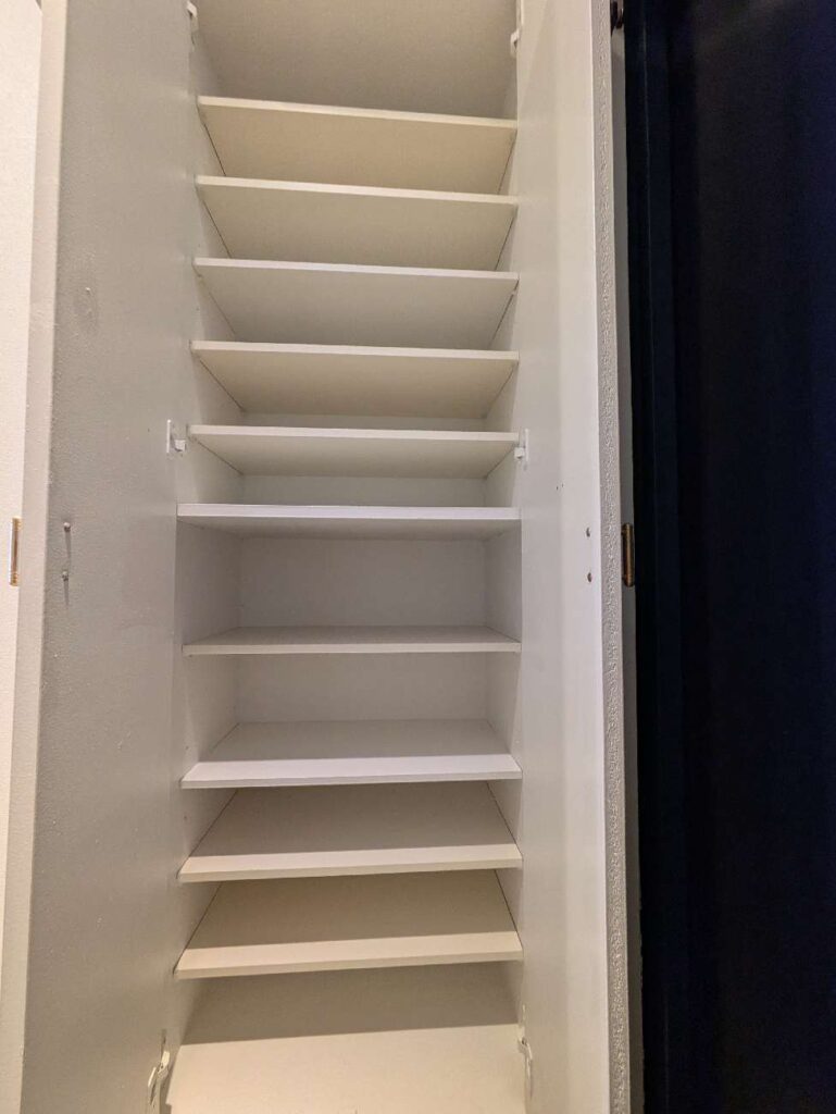 【前橋市】玄関収納の棚を増やして収納力アップ！リピーター様からの追加工事事例