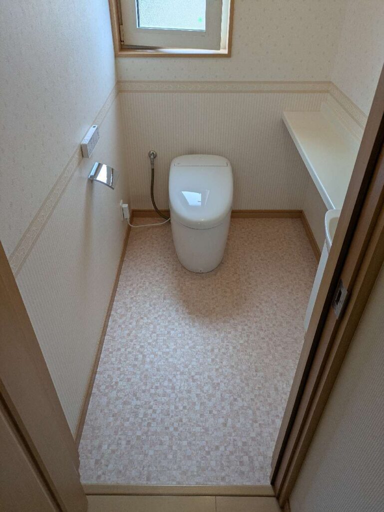 【前橋】トイレの黒ずみ掃除にサヨナラ！TOTOネオレストRS1への交換事例