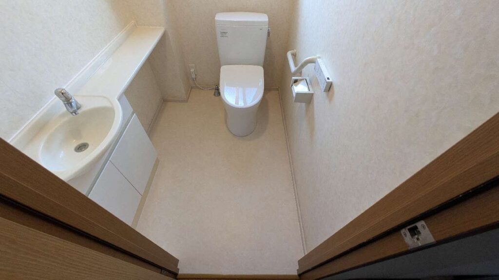【前橋市】トイレ漏水を解決！床貼替えで快適リフォーム